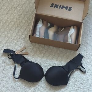 SKIMS Ultimate Push Up Plunge Bra